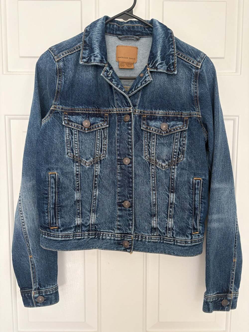 American Eagle Women's Denim Trucker Jacket Medium Wash Cropped Size XS 00-2